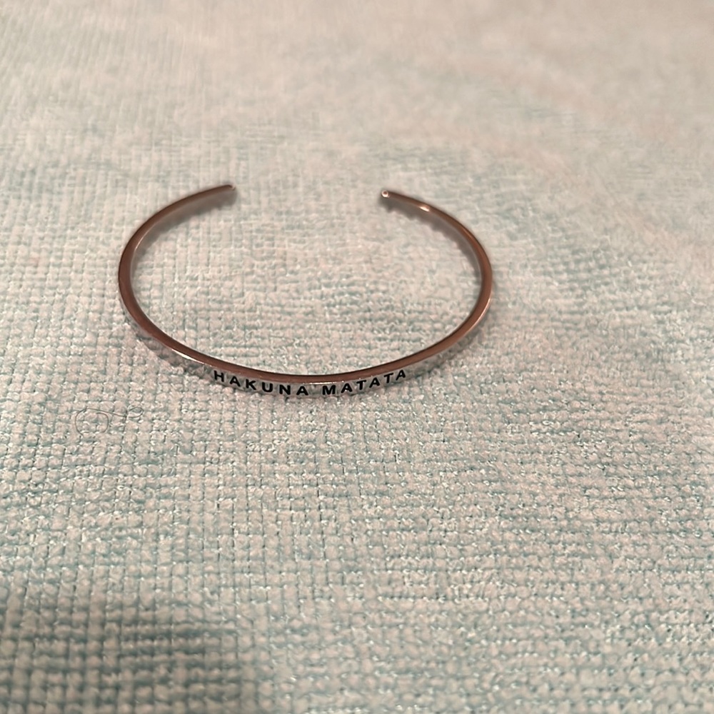 Mantra Band: Hakuna Matata Stainless steel, hypoallergenic cuff